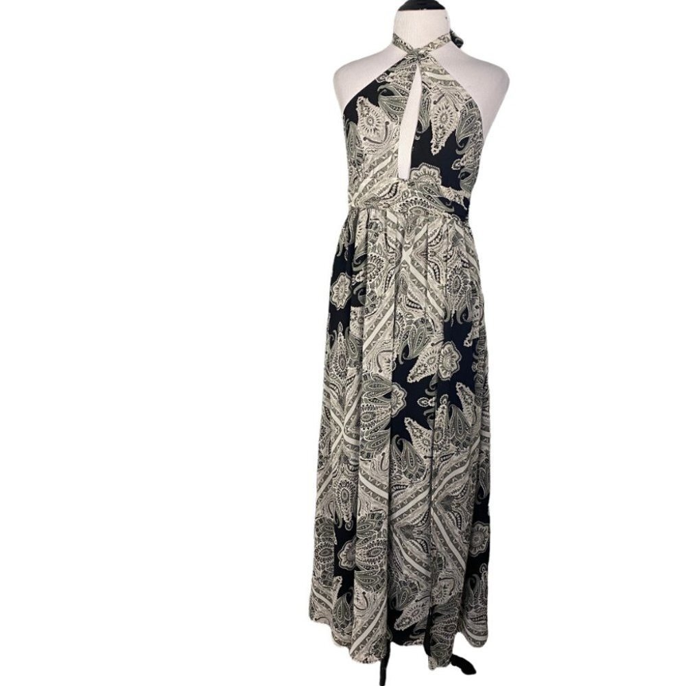 Forever 21 Black and Cream Paisley Maxi Dress